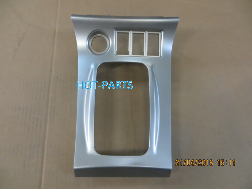 картинка НАКЛАДКА КОНСОЛИ РЫЧАГА КПП (СЕРЕБРО) F-3,F-3R  18.07.010F3R021S